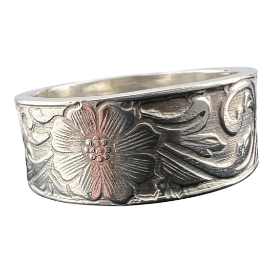 Sterling silver ring featuring a flower pattern