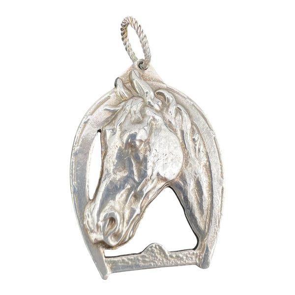 Horse head and horseshoe pendant in fine silver
